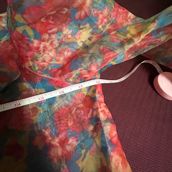 Sheer pointy puff sleeve floral blouse - Picture 4 of 9